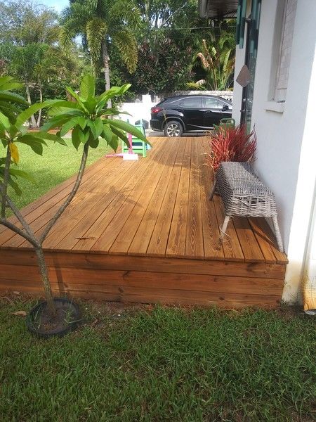 Deck Staining in Tampa, FL (1)